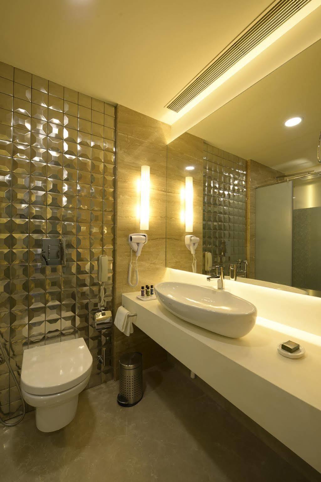 Genesis Hotel Near Mumbai Airport Экстерьер фото